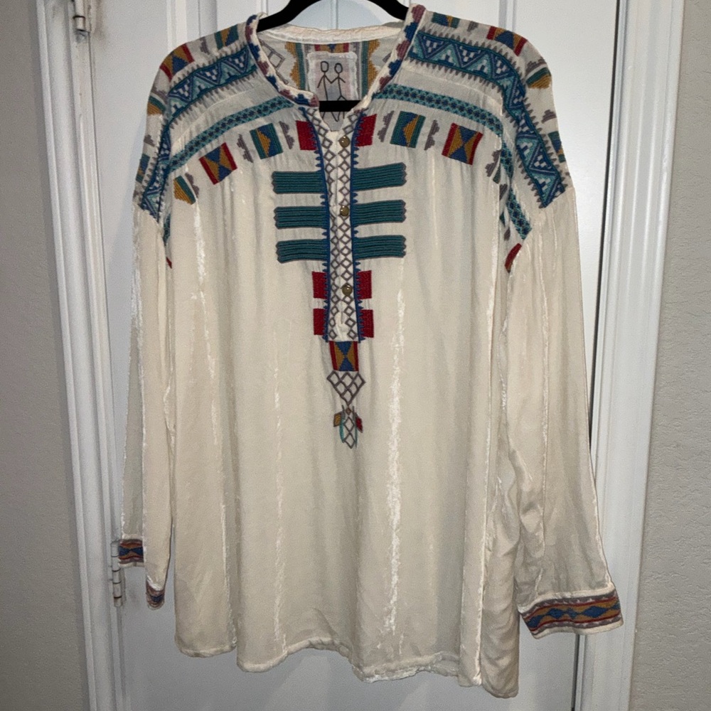Johnny Was silk top Embroidered White and Blue silk Shirt Johnny was for jackets